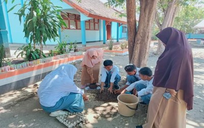 Siswa Fase- E SMA Negeri 11 Pekanbaru Melakukan Kegiatan P5 dengan Tema Kewirausahaan