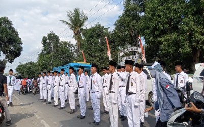 Siswa-Siswi SMA Negeri 11 Pekanbaru Berpartisipasi dalam Gerak Jalan Indah tingkat SMA/SMK